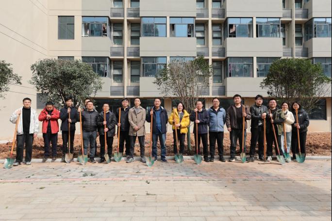 植此青绿守初心 林韵春风育新苗——林学院举办植树节主题实践活动